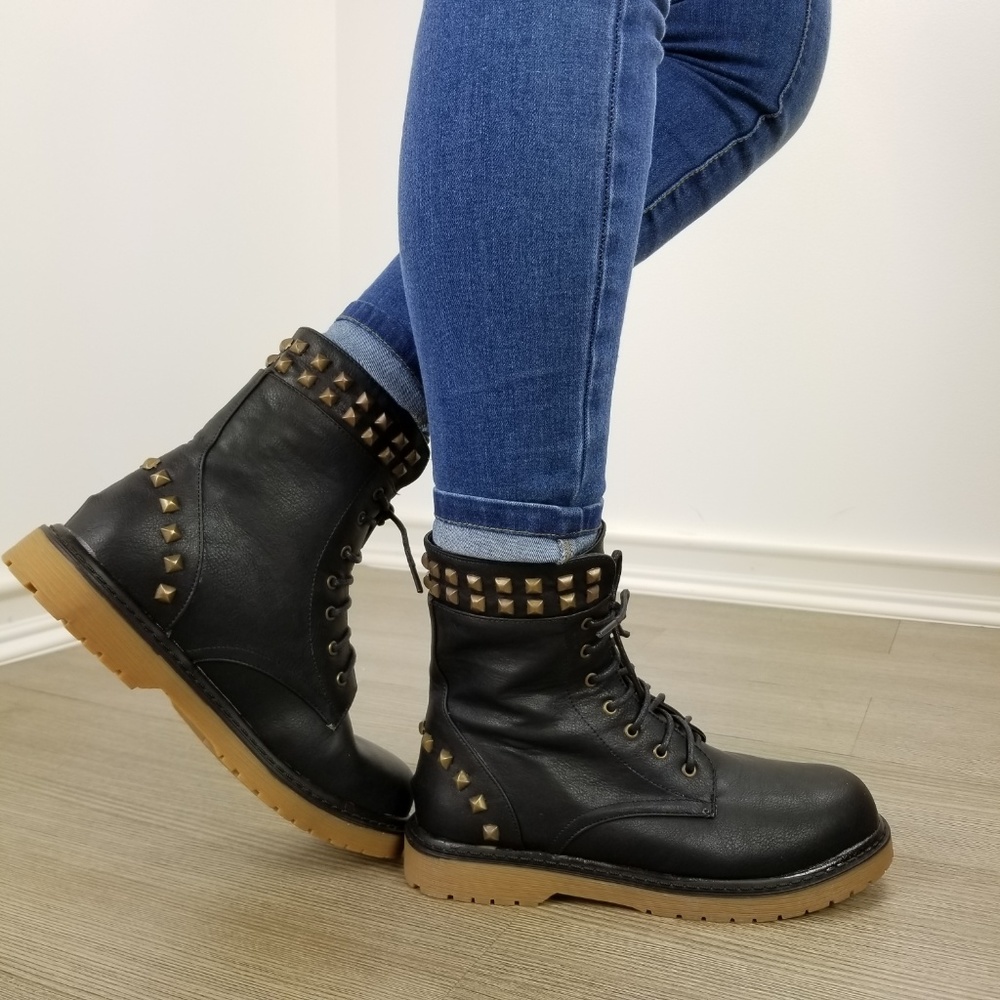 Rocker chick laced up combat boots w/ metal studs - Picture 4 of 8